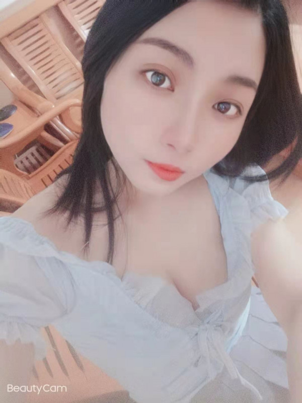 白云清秀的颖儿